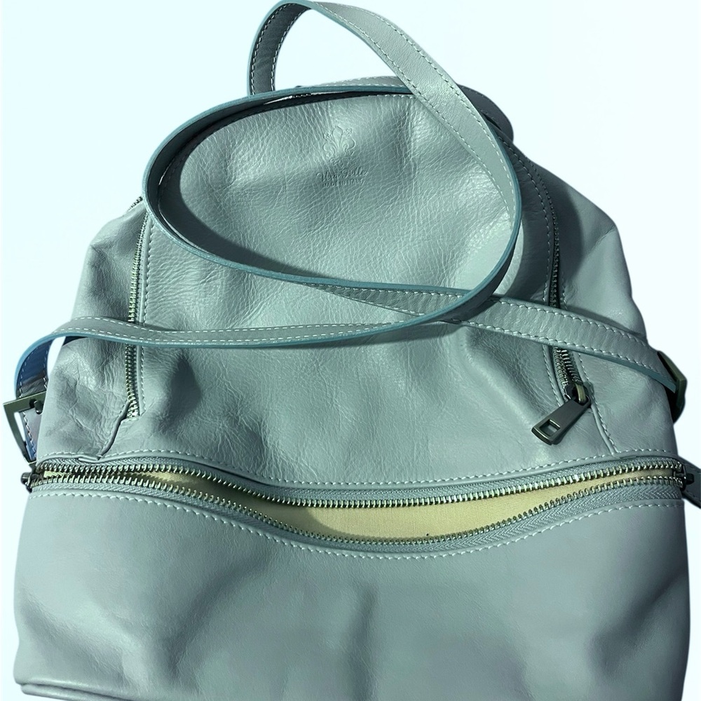ITALY  GENUINE LEATHER Vera Pelle Light Blue Leather Backpack with Front Zip